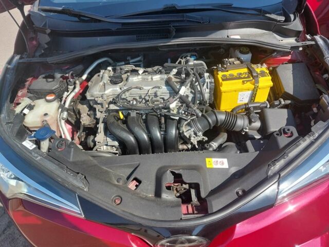 Тойота C-HR 2018 у Києві на Automoto.ua Червоний Тойота C-HR, об'ємом двигуна 2 л та пробігом 77 тис. км за 19900 $, фото 18 на Automoto.ua