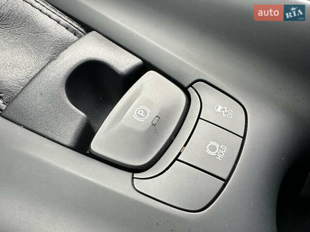 Красный Тойота C-HR, объемом двигателя 1.99 л и пробегом 46 тыс. км за 21500 $, фото 90 на Automoto.ua