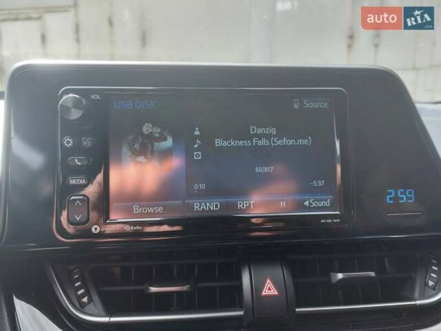 Красный Тойота C-HR, объемом двигателя 1.99 л и пробегом 77 тыс. км за 19900 $, фото 21 на Automoto.ua