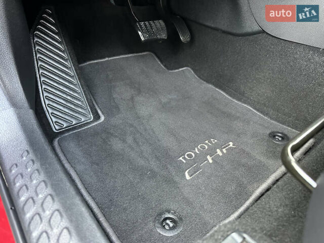 Красный Тойота C-HR, объемом двигателя 1.99 л и пробегом 46 тыс. км за 21500 $, фото 82 на Automoto.ua