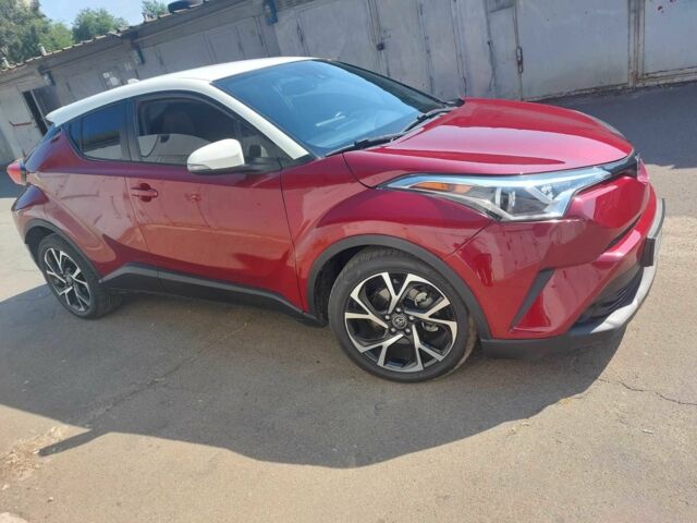 Тойота C-HR 2018 у Києві на Automoto.ua Червоний Тойота C-HR, об'ємом двигуна 2 л та пробігом 77 тис. км за 19900 $, фото 2 на Automoto.ua
