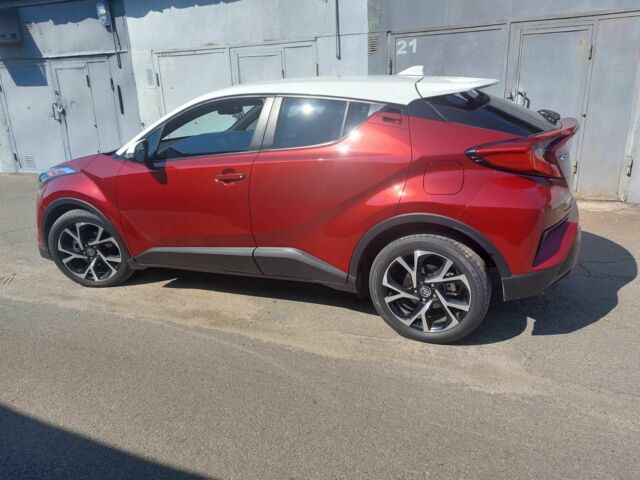 Тойота C-HR 2018 у Києві на Automoto.ua Червоний Тойота C-HR, об'ємом двигуна 2 л та пробігом 77 тис. км за 19900 $, фото 6 на Automoto.ua