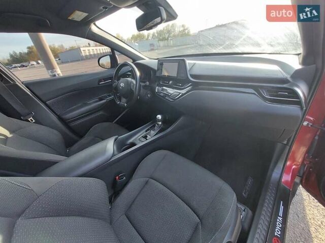 Червоний Тойота C-HR, об'ємом двигуна 1.99 л та пробігом 77 тис. км за 19900 $, фото 20 на Automoto.ua