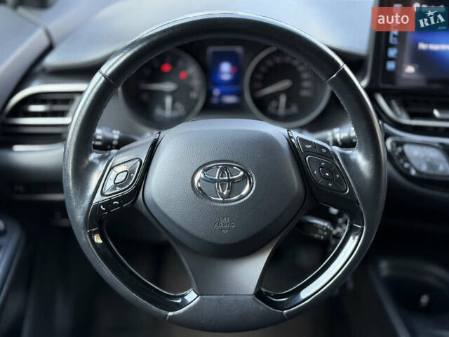 Красный Тойота C-HR, объемом двигателя 1.2 л и пробегом 112 тыс. км за 18800 $, фото 23 на Automoto.ua