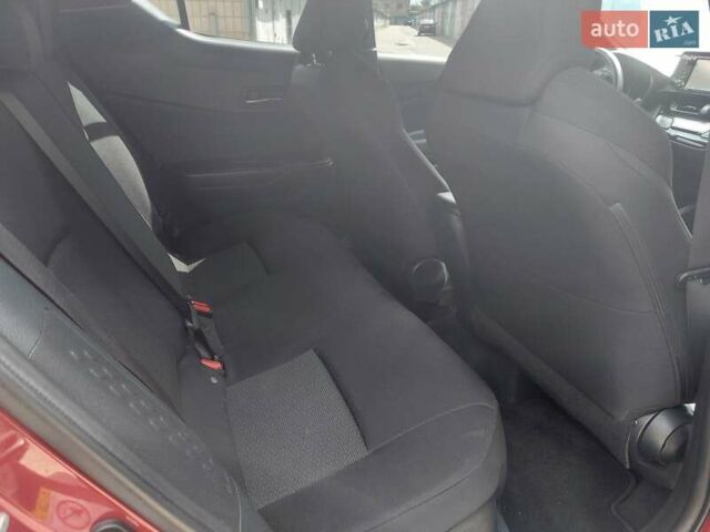 Красный Тойота C-HR, объемом двигателя 1.99 л и пробегом 77 тыс. км за 19900 $, фото 17 на Automoto.ua