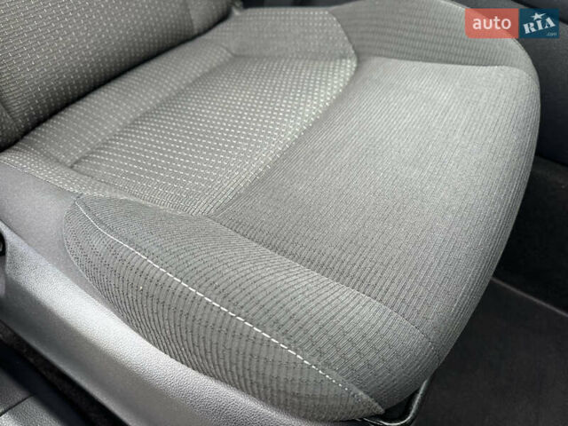 Красный Тойота C-HR, объемом двигателя 1.99 л и пробегом 46 тыс. км за 21500 $, фото 122 на Automoto.ua