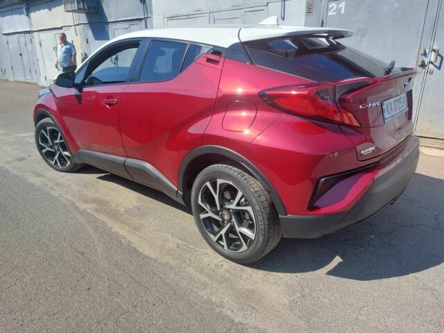 Тойота C-HR 2018 у Києві на Automoto.ua Червоний Тойота C-HR, об'ємом двигуна 2 л та пробігом 77 тис. км за 19900 $, фото 5 на Automoto.ua