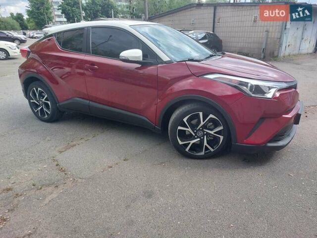 Красный Тойота C-HR, объемом двигателя 1.99 л и пробегом 77 тыс. км за 19900 $, фото 2 на Automoto.ua
