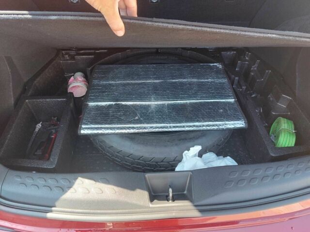 Тойота C-HR 2018 у Києві на Automoto.ua Червоний Тойота C-HR, об'ємом двигуна 2 л та пробігом 77 тис. км за 19900 $, фото 13 на Automoto.ua