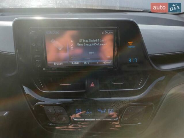 Червоний Тойота C-HR, об'ємом двигуна 1.99 л та пробігом 77 тис. км за 19900 $, фото 2 на Automoto.ua