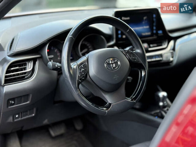 Красный Тойота C-HR, объемом двигателя 1.2 л и пробегом 112 тыс. км за 18800 $, фото 31 на Automoto.ua