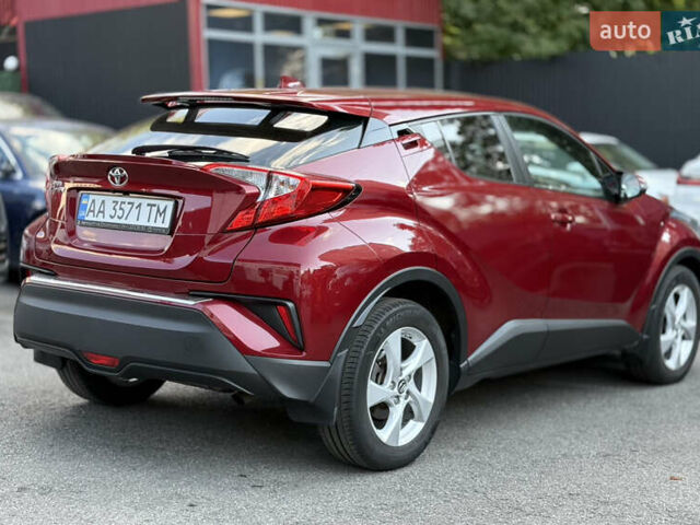 Красный Тойота C-HR, объемом двигателя 1.2 л и пробегом 112 тыс. км за 18800 $, фото 5 на Automoto.ua