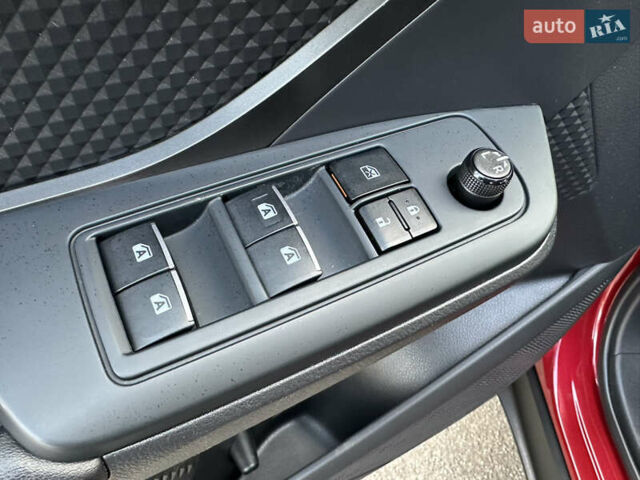 Красный Тойота C-HR, объемом двигателя 1.99 л и пробегом 46 тыс. км за 21500 $, фото 93 на Automoto.ua