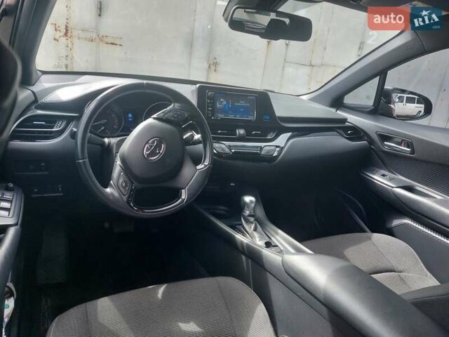 Красный Тойота C-HR, объемом двигателя 1.99 л и пробегом 77 тыс. км за 19900 $, фото 15 на Automoto.ua