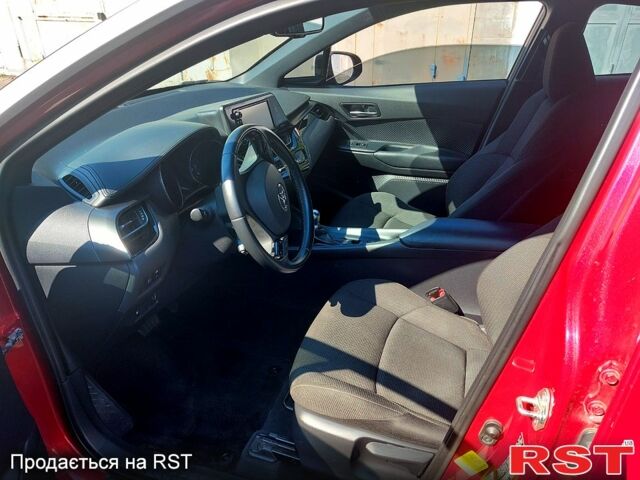 Червоний Тойота C-HR, об'ємом двигуна 2 л та пробігом 77 тис. км за 19900 $, фото 4 на Automoto.ua