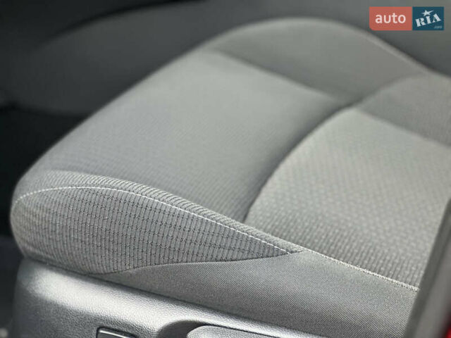 Красный Тойота C-HR, объемом двигателя 1.99 л и пробегом 46 тыс. км за 21500 $, фото 95 на Automoto.ua