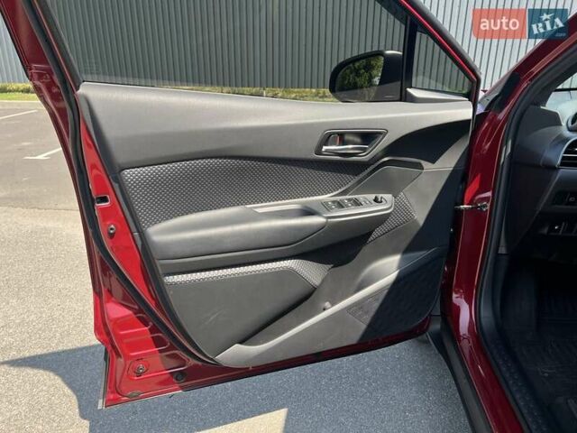 Красный Тойота C-HR, объемом двигателя 2 л и пробегом 61 тыс. км за 18300 $, фото 23 на Automoto.ua