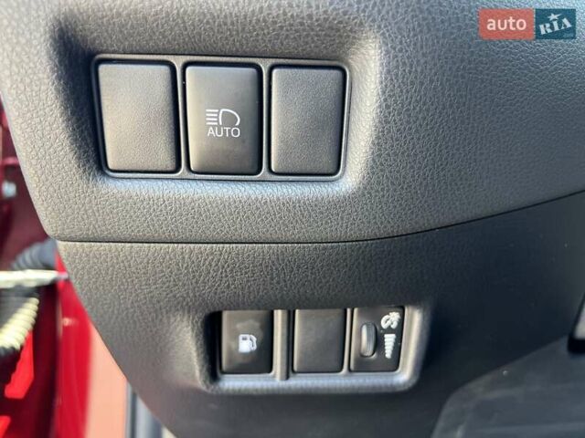 Красный Тойота C-HR, объемом двигателя 2 л и пробегом 61 тыс. км за 18300 $, фото 32 на Automoto.ua