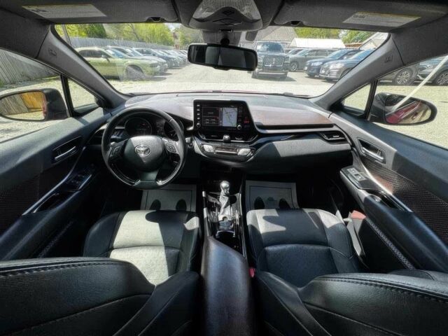 Красный Тойота C-HR, объемом двигателя 2 л и пробегом 40 тыс. км за 7800 $, фото 6 на Automoto.ua