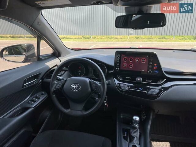 Красный Тойота C-HR, объемом двигателя 2 л и пробегом 61 тыс. км за 18300 $, фото 54 на Automoto.ua