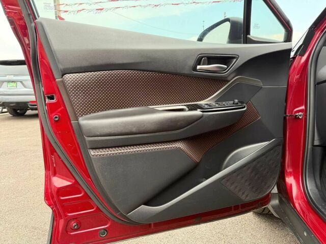 Червоний Тойота C-HR, об'ємом двигуна 2 л та пробігом 66 тис. км за 7400 $, фото 6 на Automoto.ua
