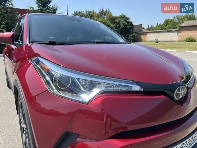 Красный Тойота C-HR, объемом двигателя 2 л и пробегом 61 тыс. км за 18300 $, фото 4 на Automoto.ua