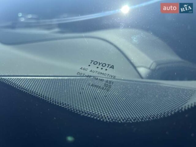 Красный Тойота C-HR, объемом двигателя 2 л и пробегом 61 тыс. км за 18300 $, фото 74 на Automoto.ua