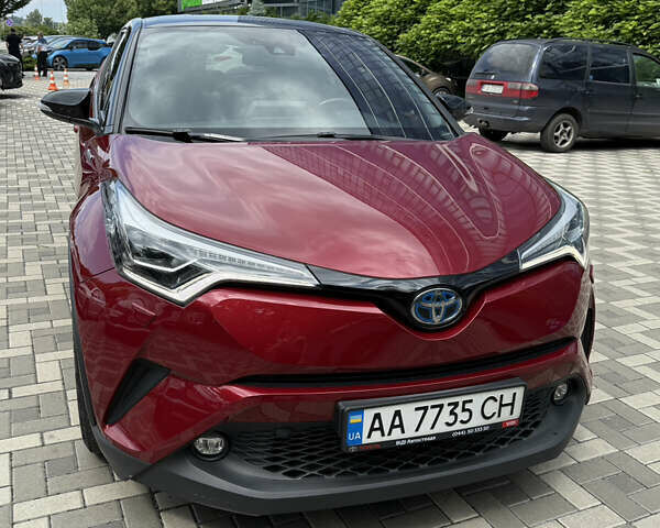 Красный Тойота C-HR, объемом двигателя 1.8 л и пробегом 97 тыс. км за 25000 $, фото 4 на Automoto.ua