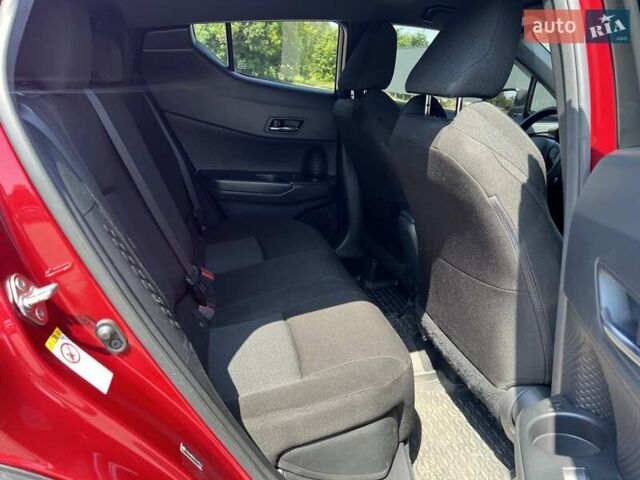 Красный Тойота C-HR, объемом двигателя 2 л и пробегом 61 тыс. км за 18300 $, фото 51 на Automoto.ua
