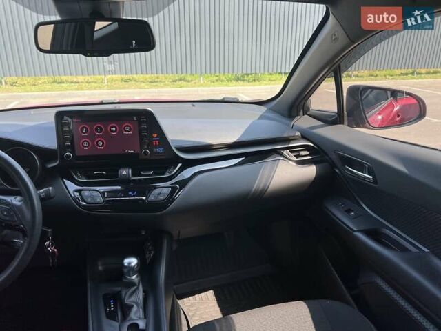 Красный Тойота C-HR, объемом двигателя 2 л и пробегом 61 тыс. км за 18300 $, фото 55 на Automoto.ua