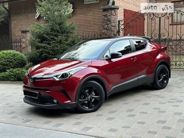 Красный Тойота C-HR, объемом двигателя 1.2 л и пробегом 59 тыс. км за 24700 $, фото 24 на Automoto.ua