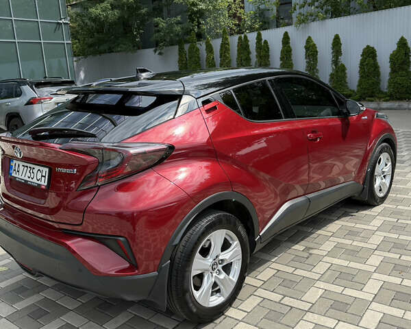 Красный Тойота C-HR, объемом двигателя 1.8 л и пробегом 97 тыс. км за 25000 $, фото 7 на Automoto.ua