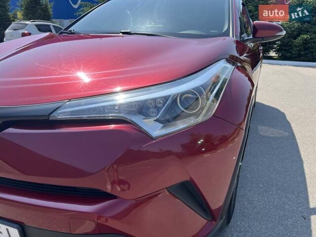 Красный Тойота C-HR, объемом двигателя 2 л и пробегом 61 тыс. км за 18300 $, фото 3 на Automoto.ua