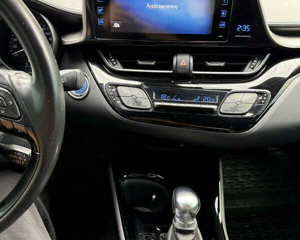 Красный Тойота C-HR, объемом двигателя 1.8 л и пробегом 97 тыс. км за 25000 $, фото 20 на Automoto.ua