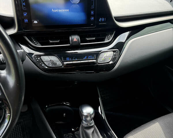 Красный Тойота C-HR, объемом двигателя 1.8 л и пробегом 97 тыс. км за 25000 $, фото 13 на Automoto.ua