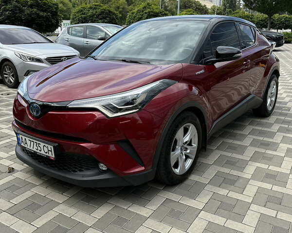 Красный Тойота C-HR, объемом двигателя 1.8 л и пробегом 97 тыс. км за 25000 $, фото 2 на Automoto.ua