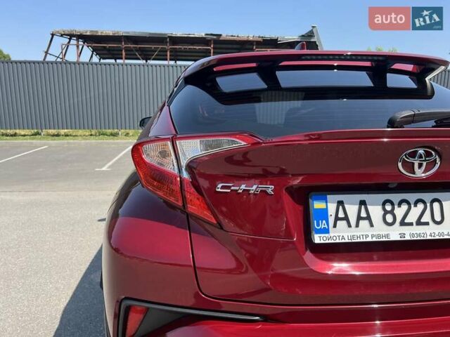 Красный Тойота C-HR, объемом двигателя 2 л и пробегом 61 тыс. км за 18300 $, фото 14 на Automoto.ua
