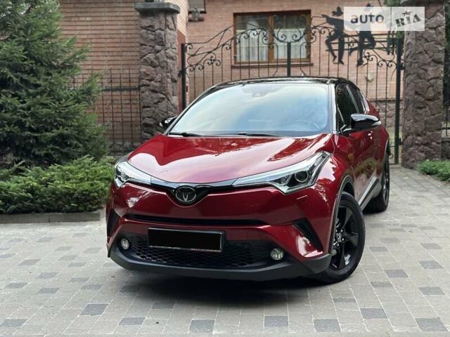 Красный Тойота C-HR, объемом двигателя 1.2 л и пробегом 59 тыс. км за 24700 $, фото 98 на Automoto.ua