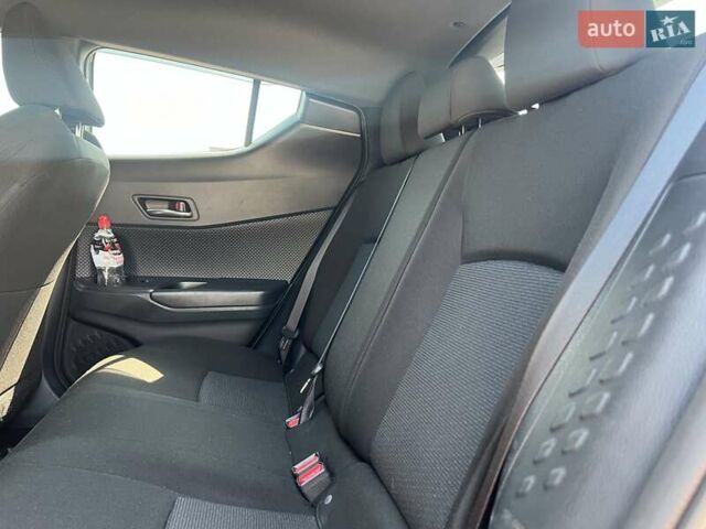 Красный Тойота C-HR, объемом двигателя 2 л и пробегом 61 тыс. км за 18300 $, фото 48 на Automoto.ua