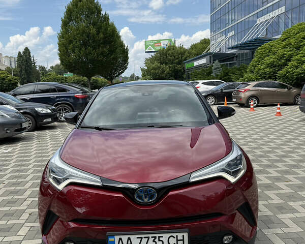 Красный Тойота C-HR, объемом двигателя 1.8 л и пробегом 97 тыс. км за 25000 $, фото 6 на Automoto.ua