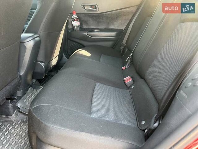 Красный Тойота C-HR, объемом двигателя 2 л и пробегом 61 тыс. км за 18300 $, фото 47 на Automoto.ua
