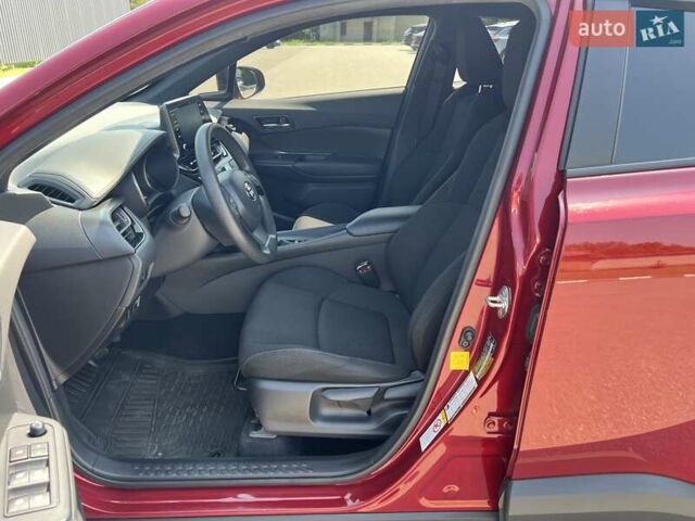 Красный Тойота C-HR, объемом двигателя 2 л и пробегом 61 тыс. км за 18300 $, фото 25 на Automoto.ua