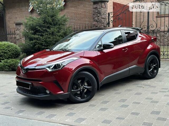 Красный Тойота C-HR, объемом двигателя 1.2 л и пробегом 59 тыс. км за 24700 $, фото 102 на Automoto.ua