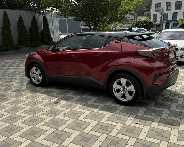 Красный Тойота C-HR, объемом двигателя 1.8 л и пробегом 97 тыс. км за 25000 $, фото 9 на Automoto.ua