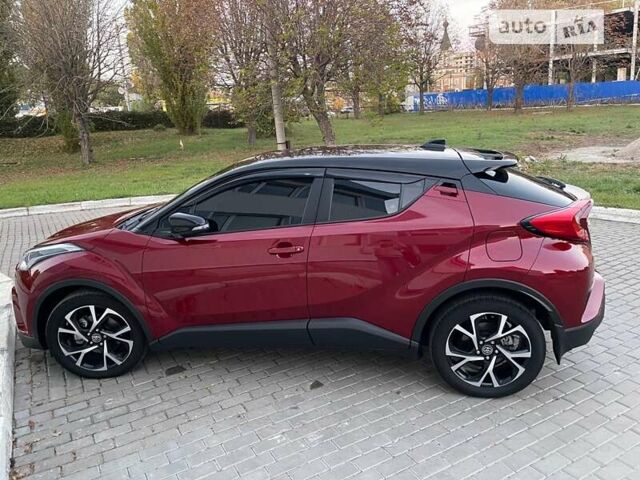 Красный Тойота C-HR, объемом двигателя 1.99 л и пробегом 28 тыс. км за 25500 $, фото 2 на Automoto.ua