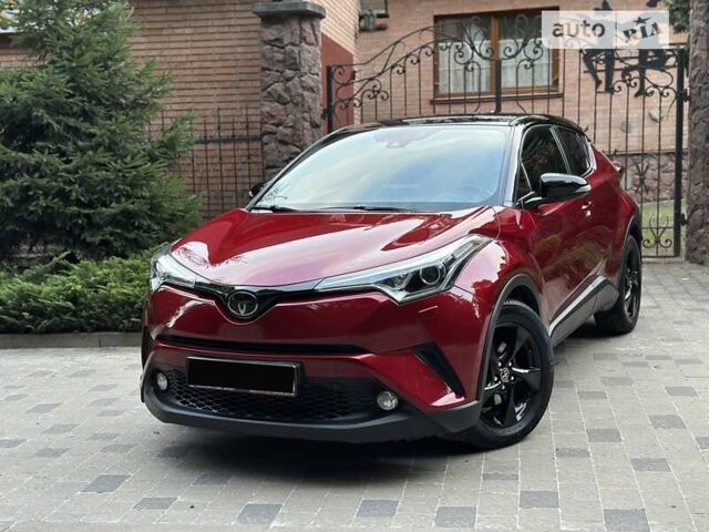 Красный Тойота C-HR, объемом двигателя 1.2 л и пробегом 59 тыс. км за 24700 $, фото 100 на Automoto.ua