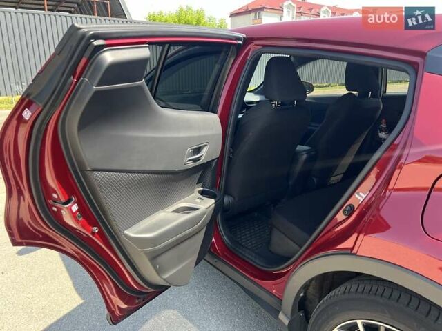 Красный Тойота C-HR, объемом двигателя 2 л и пробегом 61 тыс. км за 18300 $, фото 44 на Automoto.ua