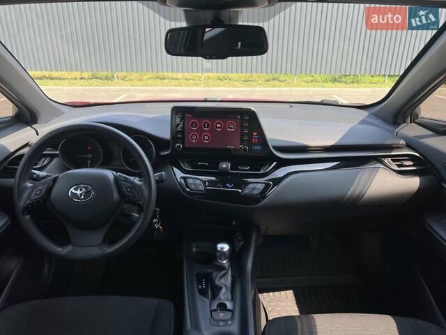 Красный Тойота C-HR, объемом двигателя 2 л и пробегом 61 тыс. км за 18300 $, фото 39 на Automoto.ua