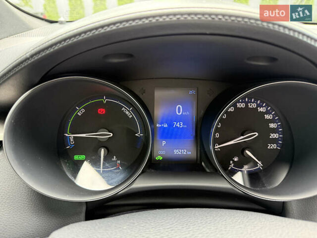 Красный Тойота C-HR, объемом двигателя 1.8 л и пробегом 97 тыс. км за 25000 $, фото 19 на Automoto.ua