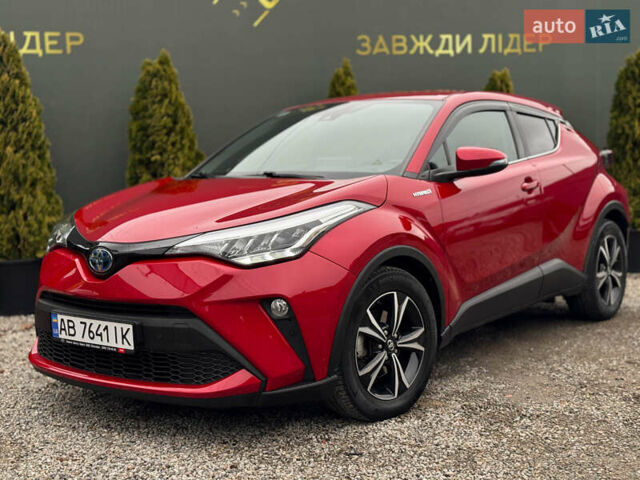 Красный Тойота C-HR, объемом двигателя 1.8 л и пробегом 79 тыс. км за 24800 $, фото 1 на Automoto.ua